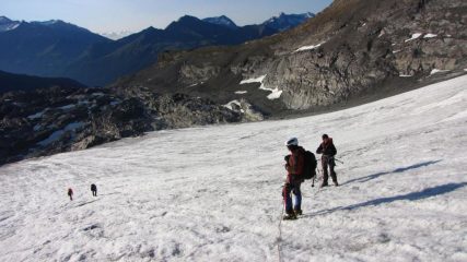 Maurizioweb e pr18 nel tratto iniziale del Glacier de l'Arpont (3-7-2011)
