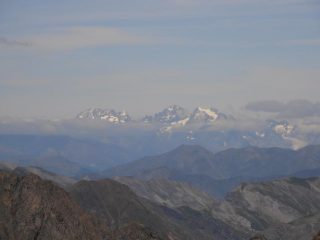 14 - in lontananza, una vista insolita su Pelvoux e Glacier Blanc