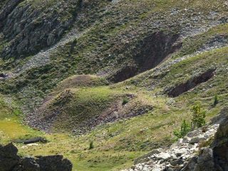 Numerosi sono gli scavi a testimonianza delle opere del Vallo Alpino in costruzione in questa zona
