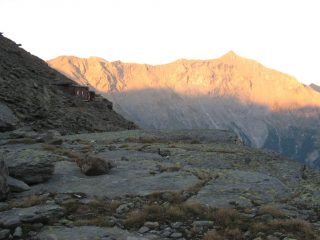 tramonto sul Roccia  a sin Capanna Vacca