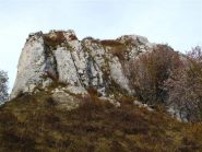 La paretina di roccia sotto al Monte della Guardia da dove son scesa nel canalino
