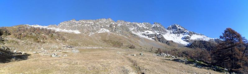 l'arrivo all'alpeggio Cenevè,il Mont Mary a sinistra,a destra la Tsaat l'estena...