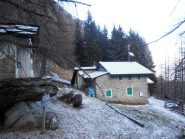 01 - al mattino c'è una spolverata di 1 cm di neve a partire dal rifugio Valgravio