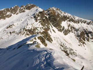 Monte Cossarello (2691 m) e sotto il Colle del Loo (2452 m) visti da Punta Lazoney
