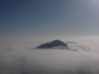 il Sacro Monte buca la troposfera