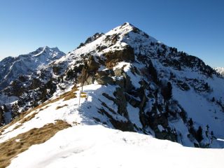 Colle Carisey (2142 m) e subito dietro Monte Bechit (2320 m)