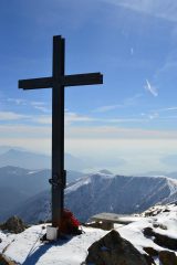 croce di vetta e Lago Maggiore