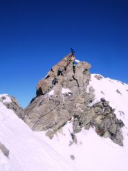 Gli svizzeri scalano la paretina sommitale