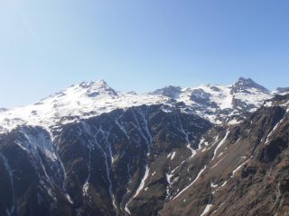 18 - scendendo, vista dal Niblé ai Denti d'Ambin, in basso la Val Clarea