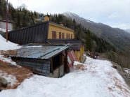 Fine della neve al rifugio del Laus