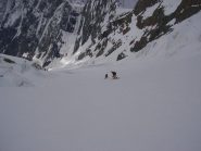 Costanzo fa strada fiutando i crepacci sul ghiacciaio di Bionassay