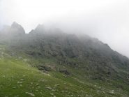 la bastionata della Rocca avvolta dalla nebbia