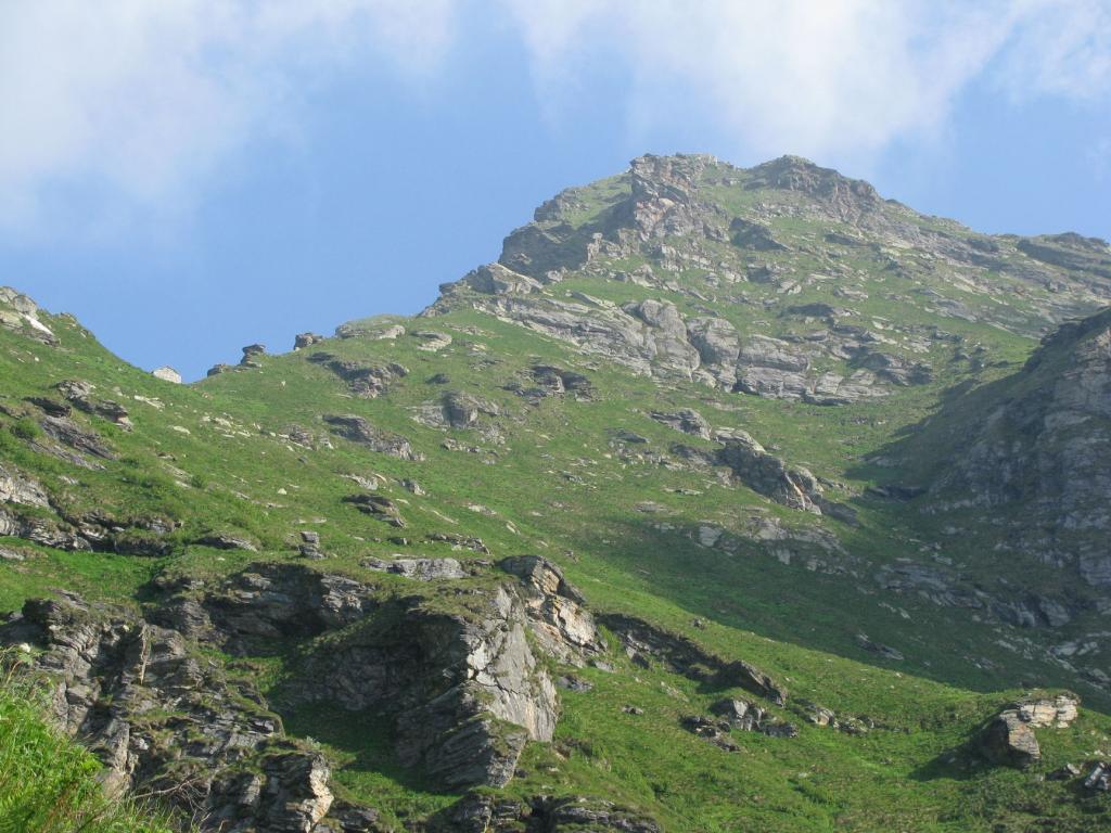 A sx, Alpe Colletto e Punta Vallera orientale