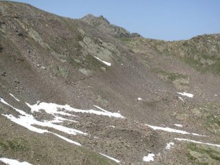 L'alto vallone Gorgia dei Laghi e il Passo del Bue in fondo col bel sentiero