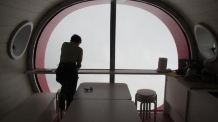 sala da pranzo con vetrata panoramica