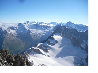 L'Oberland dal Bietschhorn..il colosso sulla dx al fondo e' l'Aletschhorn