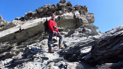io davanti al gradino roccioso che si supera con facile arrampicata (15-7-2012)