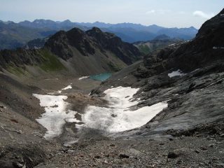 Uscita dal ghiacciaio, sotto, il Lac de l'Eychauda 