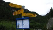 cartelli indicatori all'inizio del sentiero per la Turtmann Hutte (21-7-2012)