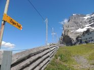 L'indicazione dell'Eiger trail vicino alla stazione Eigergletscher