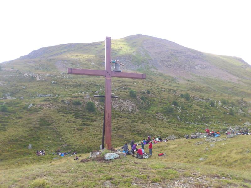 nuova Croce al cospetto della Chaligne nel luogo destinato alla pausa per il pranzo e sosta pomeridiana