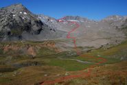 Il percorso di salita visto dal sentiero n. 10 al colletto quota 2600 m