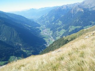 La Val Passiria vista dal sentiero. Sullo sfondo la Laugenspitze