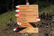 cartelli indicatori molto chiari lungo il sentiero per il Rifugio Firenze (7-9-2012)