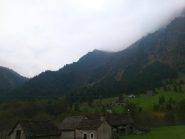 le nubi avvolgono il Pizzo di Valgrande già dal parcheggio di partenza