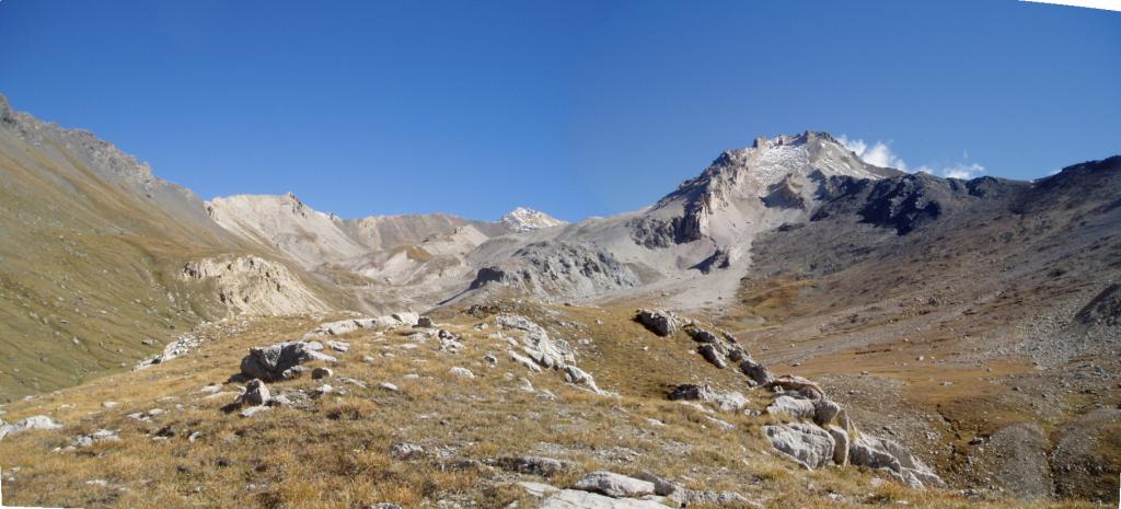 la testata della valle con il Vallonetto vista dalla roche ronde