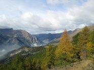 panorama verso l'alta Val Chisone con colori autunnali