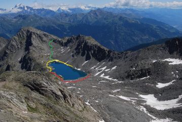 Visti dalla cima Sud del Colmet, il Col de la Serra ed il tentativo di salita dal lago (in rosso) e dalla sponda est (in giallo). In verde la salita al passo d’Ameran