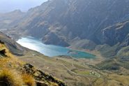 Il lago di Cignana visto dalla cima del Seriola