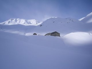 l'arrivo all'alpe Flassin in neve intonsa...