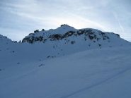 Il castelletto sommitale della vetta scialpinistica