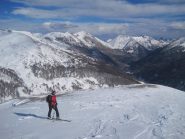 Salendo al Moncrons: neve solo in alto su Ciantiplagna e F. Pelouse