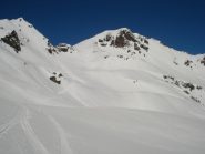 I bei pendii carichi di neve del Monte Rosso di Vertosan