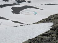 Uno dei lacs du Glacier d'Arguerey visto dalla Pointe des Glaciers