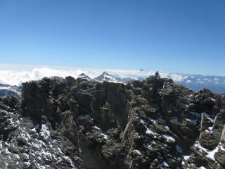 Sulla cresta Sud con Rocciamelone e Monviso vista dalla cima