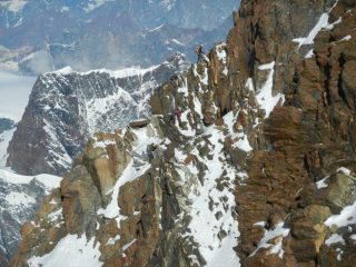 Alpinisti sulla cresta Rey