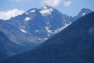 Il Paramont con il suo ghiacciaio ed il Col des Uselettes visti dalla collina di La Salle.
