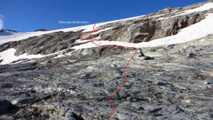 la parte alta delle placconate con la via più agevole per arrivare al ghiacciaio (17-8-2013)