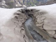 acqua di fusione sulla sommità del ghiacciaio della Losa