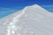 la cresta nevosa finale che porta in cima (31-8-2013)