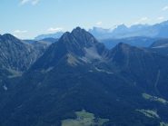 La più bella cima del Meranese, l'Ifinger, vista dalla Hochwart. Sullo sfondo le Dolomiti con la Marmolada in evidenza