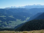 Le Dolomiti viste dalla Karkopfel, con la verdissima Val Sarentino in basso