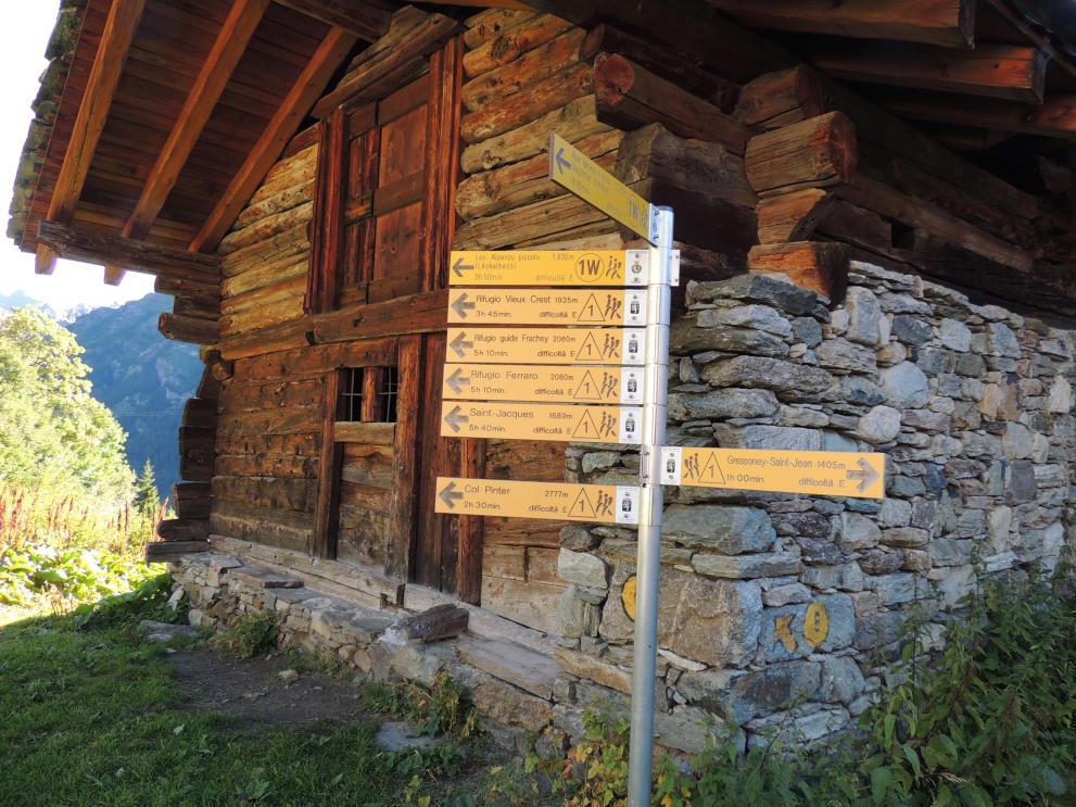 segnaletica al rifugio Alpenzù