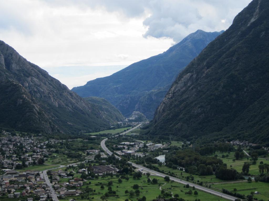 dalla parete panorama su bassa valle d'Aosta