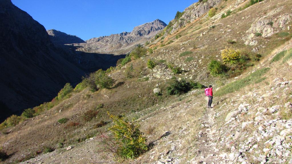il tratto iniziale del sentiero per il Passo di Laroussa (12-10-2013)