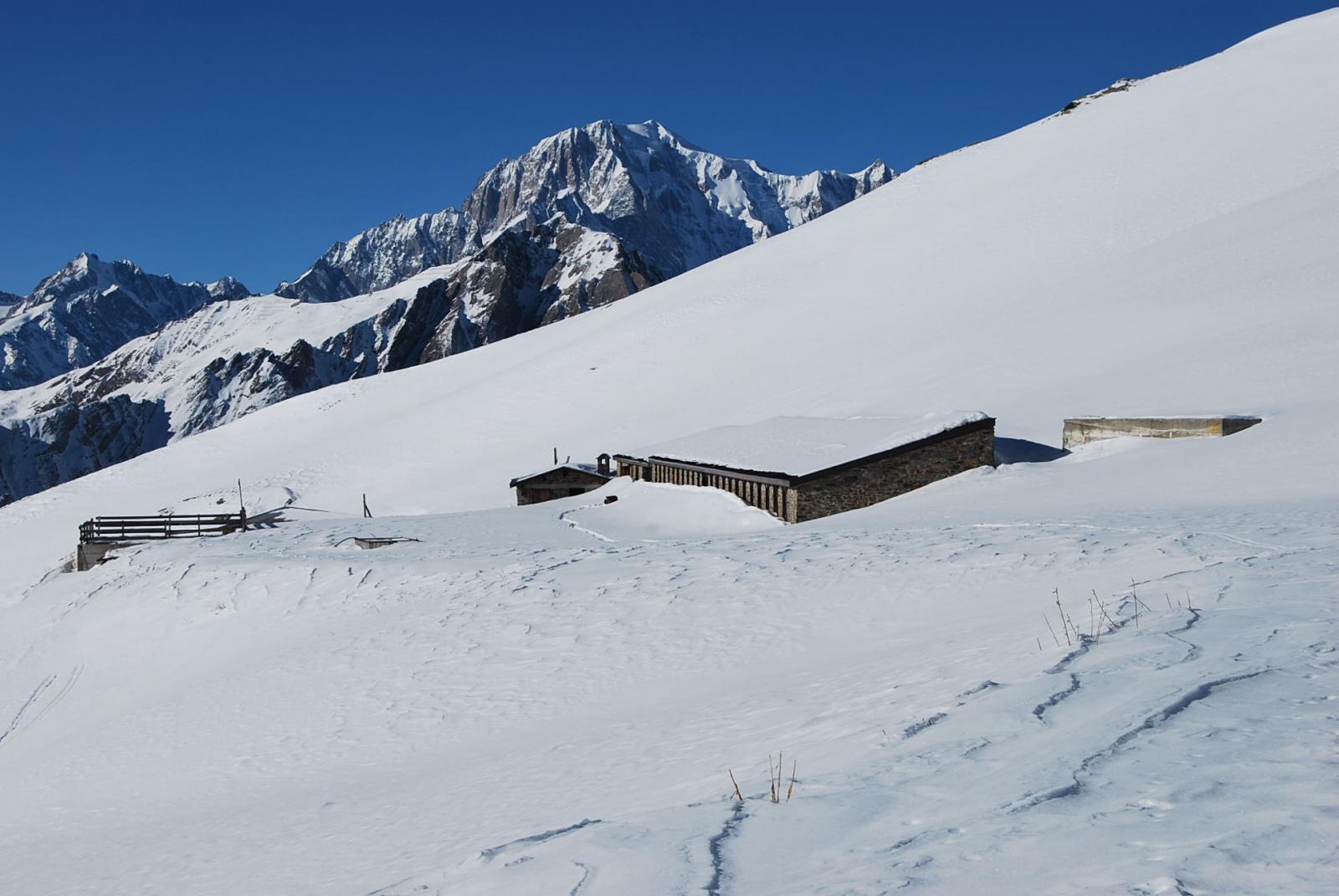 Tramail des Ors (2390 m) all'arrivo in discesa, e Monte Bianco